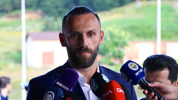 Vedat Muriqi&rsquo;den Kosova&rsquo;ya &rsquo;Evde Kal&rsquo; çağrısı
